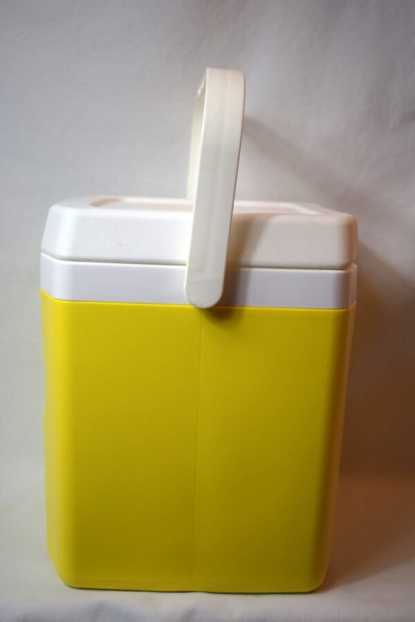 2021 Igloo Laguna 18 Can 12 Quart 11 Liters Personal Yellow Cooler EUC - Image 2