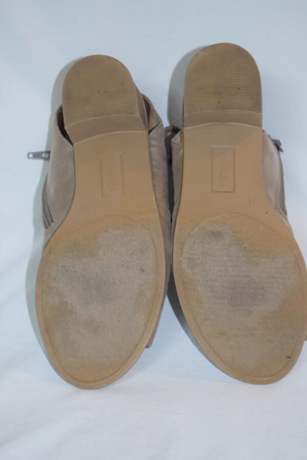 American Eagle Womens Beige Suede Block Heel Sandals Size 8 - Image 2
