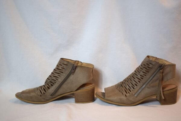 American Eagle Womens Beige Suede Block Heel Sandals Size 8 - Image 3
