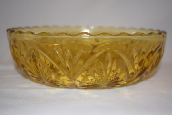 Vintage Anchor Hocking Honey Amber Starburst Medallion 8 Inch Serving Bowl - Image 2