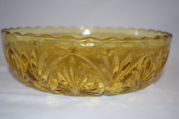Vintage Anchor Hocking Honey Amber Starburst Medallion 8 Inch Serving Bowl - Image 3