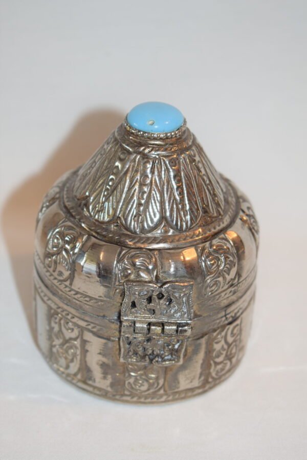 Vintage Ornate Hinged Silvertone Blue Stone Round Trinket Box - Image 3