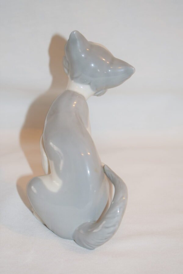 Lladro Feed Me #5113 Porcelain Cat Figurine - Image 3