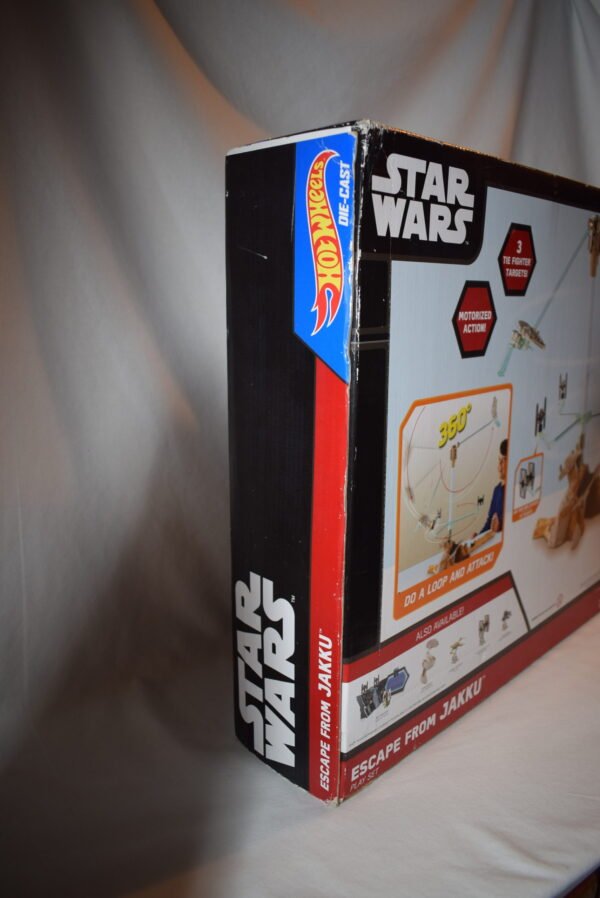 NIB Hot Wheels Star Wars Die Cast Millennium Falcon Motorized Play Set - Image 3