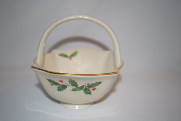 Lenox Porcelain Holiday Holly and Berries Basket with 24K Gold Trim Christmas - Image 4