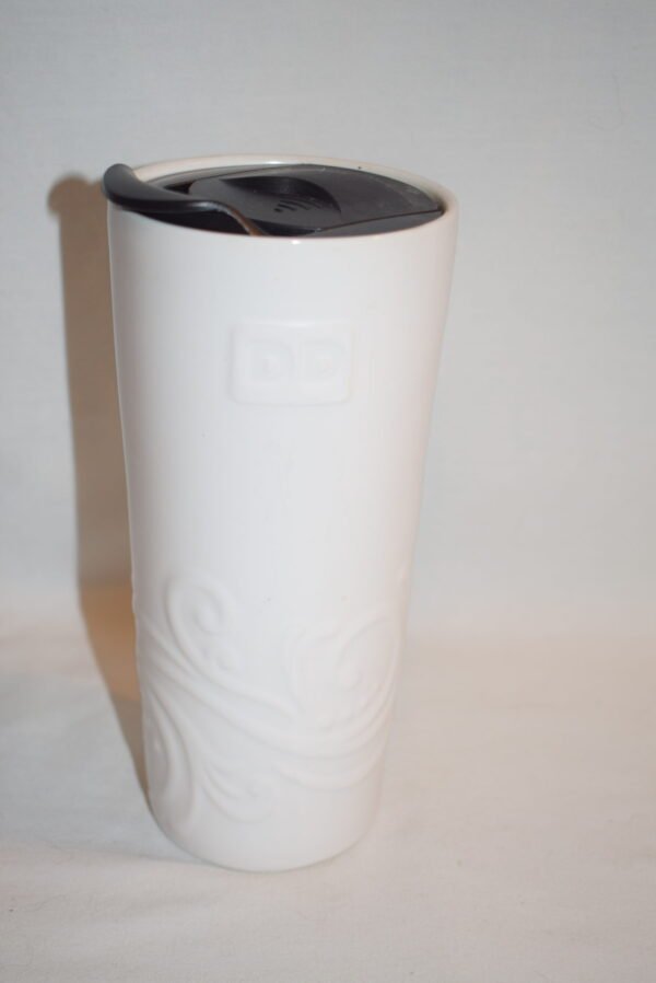 2016 Dunkin Donuts Embossed White Ivory 16 oz Porcelain Coffee Tumbler with Lid - Image 3