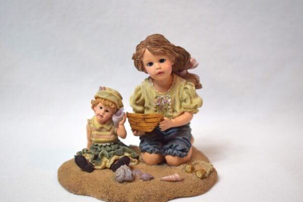 1999 Boyds Collection The Home Again Series #14 Lucinda... By The Sea Figure