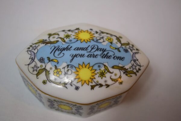 Vintage 1983 Franklin Porcelain Kate Lloyd Jones Night And Day Music Box
