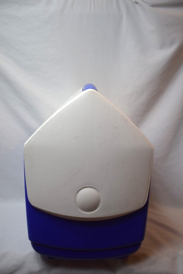 Vintage Igloo Playmate Elite Cooler Blue 16 QT Holds A Whole Case - Image 2