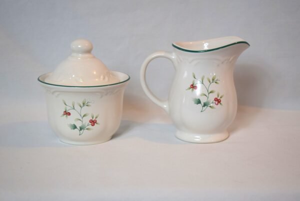 Vintage Pfaltzgraff Winterberry Creamer and Sugar Bowl Set - Image 3