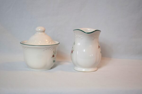 Vintage Pfaltzgraff Winterberry Creamer and Sugar Bowl Set - Image 4