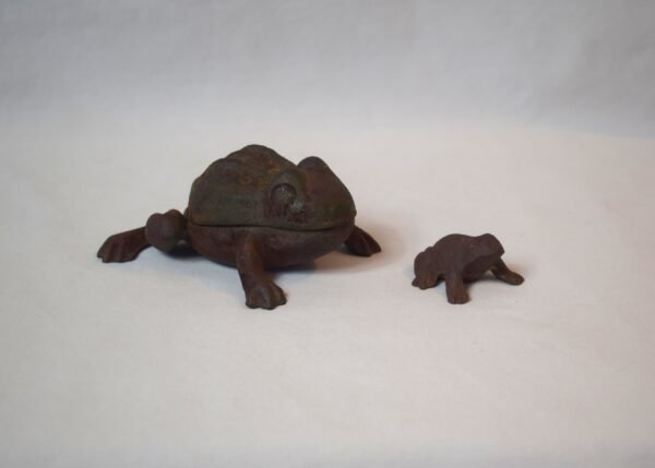 Vintage Cast Iron Frog Trinket Box with Cast Iron Mini Frog - Image 3