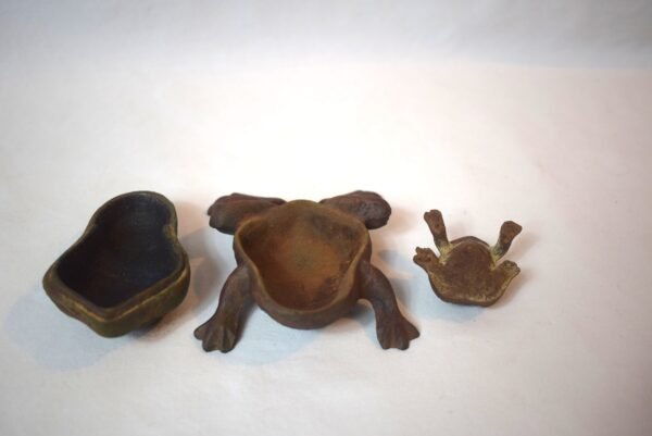 Vintage Cast Iron Frog Trinket Box with Cast Iron Mini Frog - Image 4
