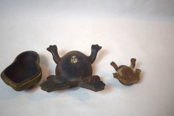 Vintage Cast Iron Frog Trinket Box with Cast Iron Mini Frog - Image 5