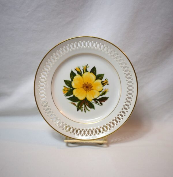 Vintage 1979 Danbury Mint 12 Roses Plate Mermaid Rose