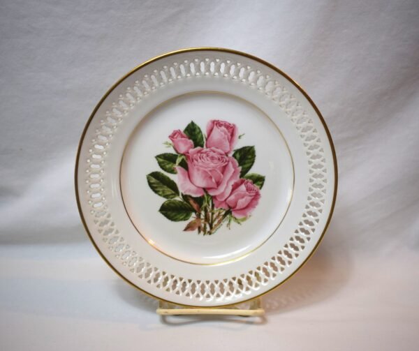 Vintage 1979 Danbury Mint 12 Roses Plate  Queen Elizabeth Rose