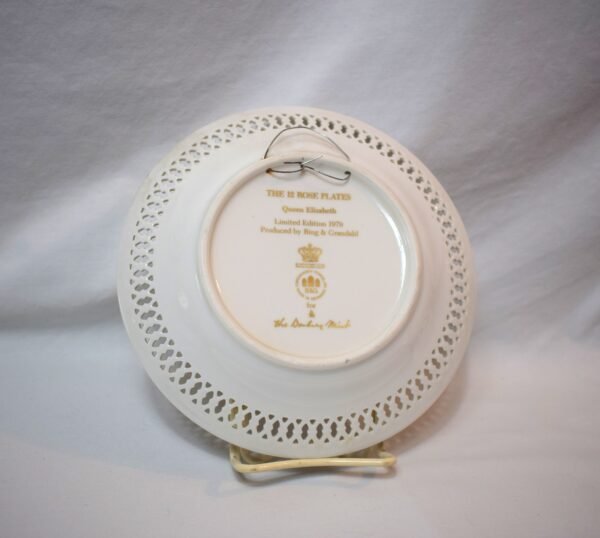 Vintage 1979 Danbury Mint 12 Roses Plate  Queen Elizabeth Rose - Image 2