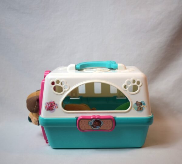 Disney Doc McStuffins Pet Vet On The Go Pet Carrier With Findo the Puppy - Image 2