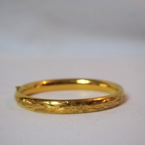 Vintage GoldTone Etched Hinged Push Lock Bracelet Bangle 7 inches (i)